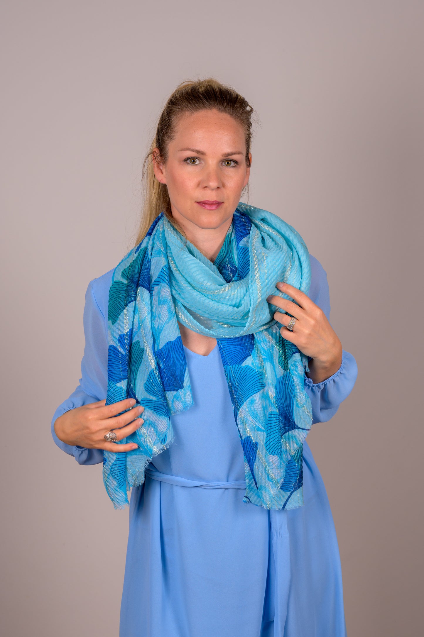 Kleedje met transparante mouw