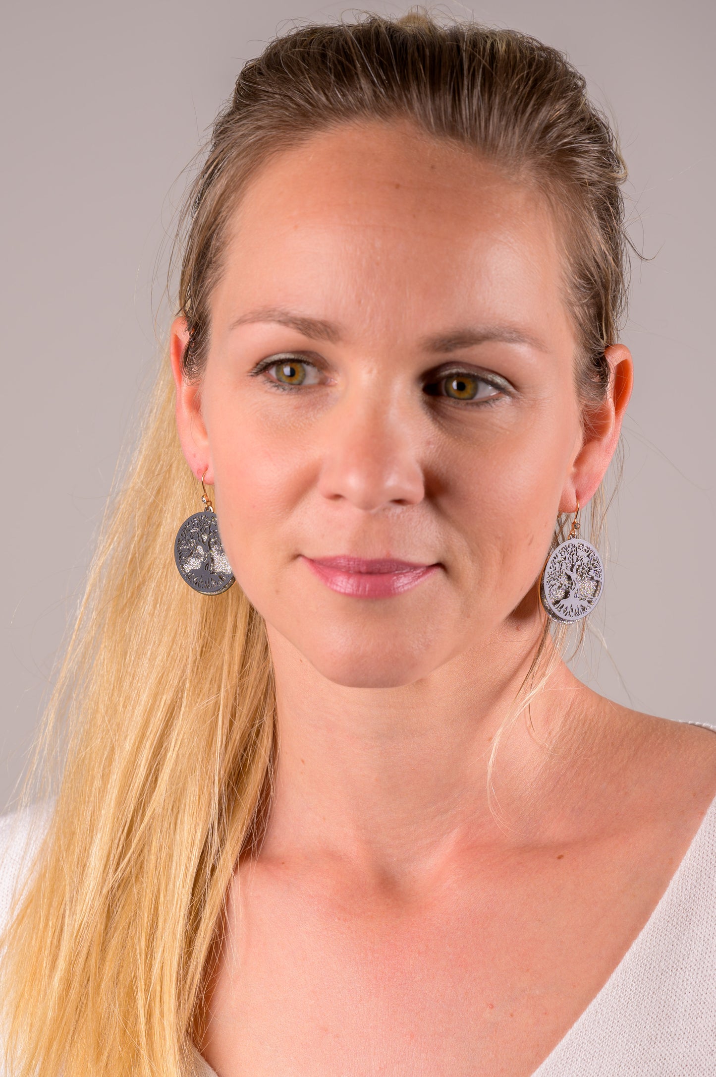 Zwarte levensboom op zilveren glitters